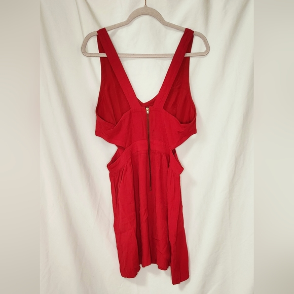 Coincidence & Chance Red Crepe Cutout Dress size L - Picture 2 of 2